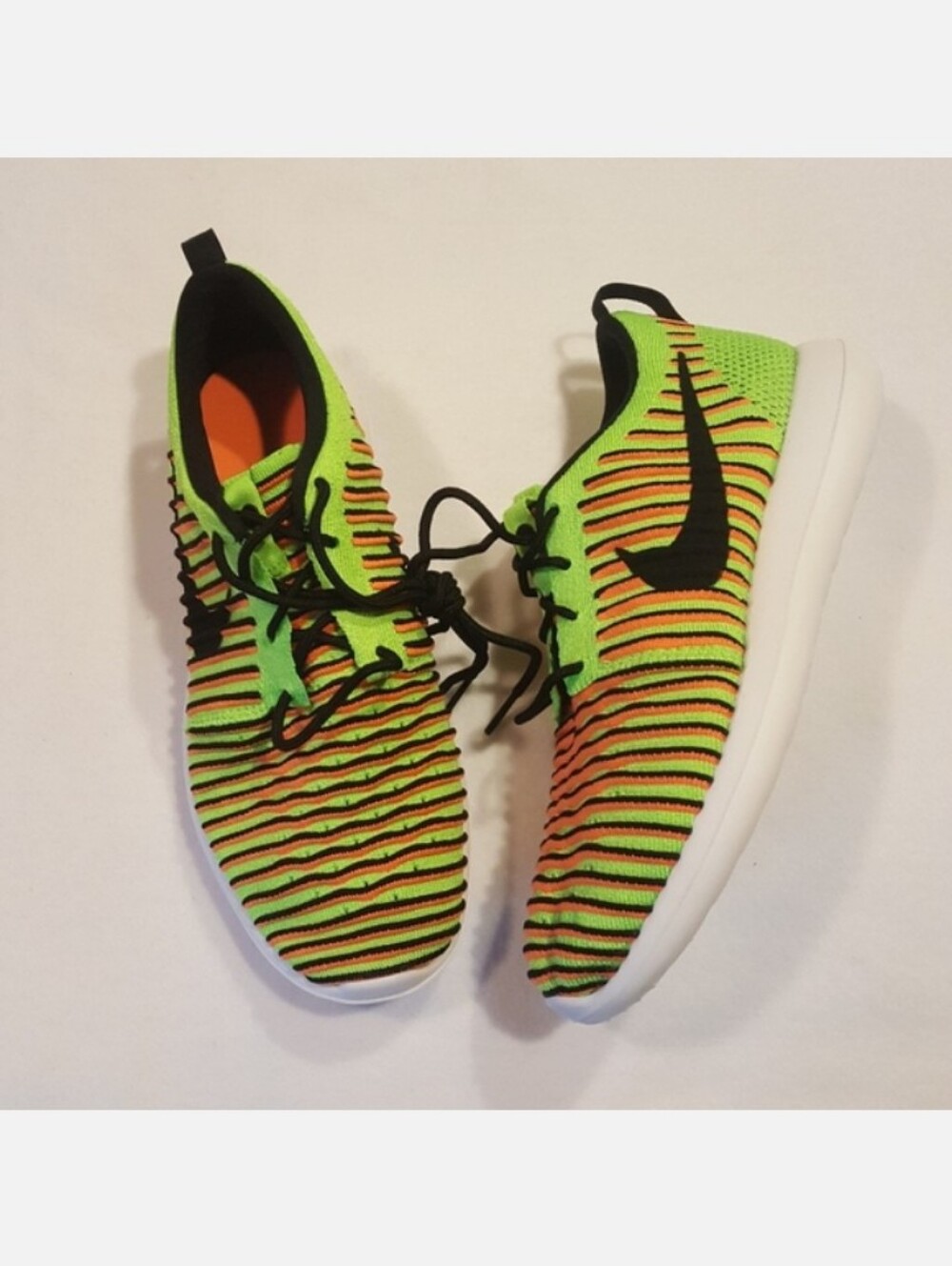 NWOT Nike Roshe 2 Flyknit Youth Boys Sneakers Athletic Shoes Sz 5.5